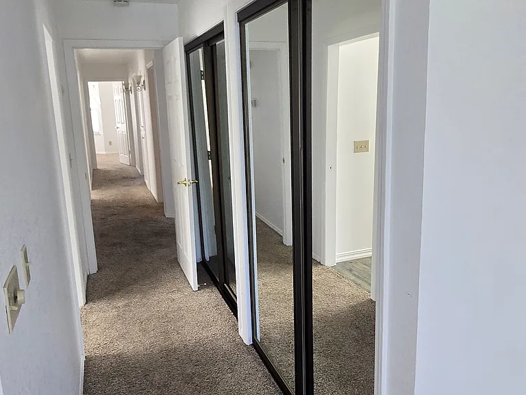 819 E Catalina Cir — Photo 3