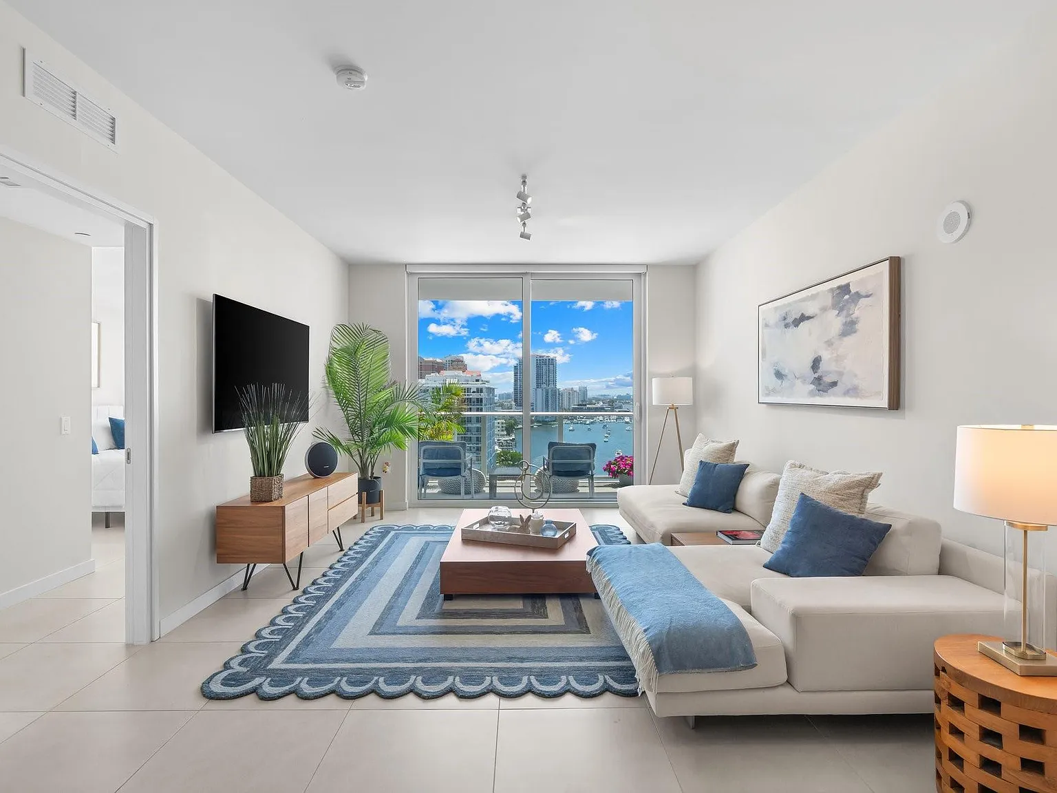 2 bed, 2.0 bath, 1286 sqft, $8,000 — Photo 2