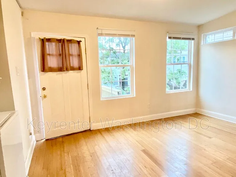 1204 Holbrook St NE #4 — Photo 7