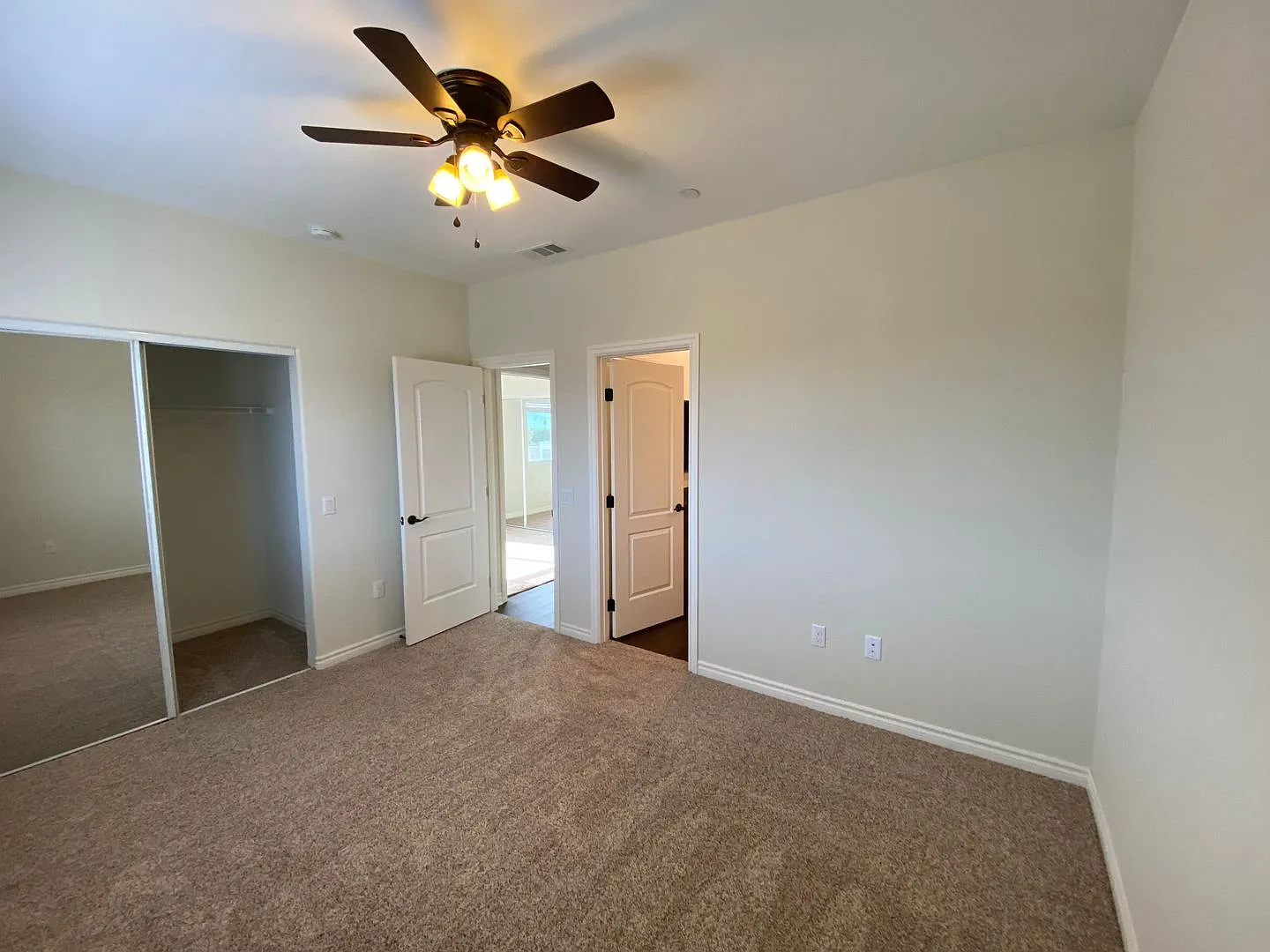 Santa Barbara Luxury Apartment Homes — Photo 3