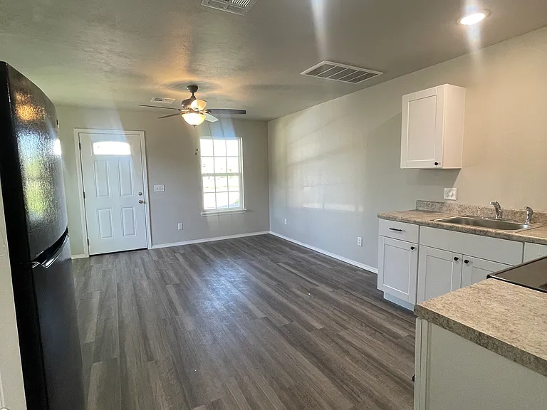 610 N Douglas Ave #610 — Photo 5