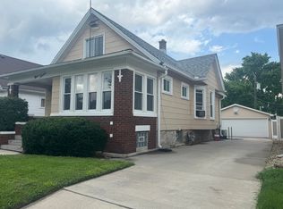 912 Vine St, Joliet, IL 60435