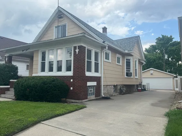 912 Vine St, Joliet, IL 60435