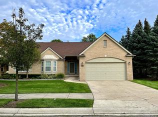 43110 Cove Dr, Clinton Township, MI 48038