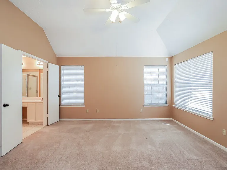 4910 Stone Harbor Dr — Photo 9