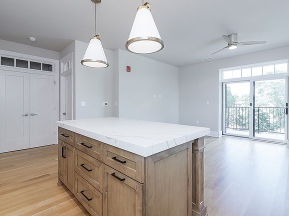 5th image of 514 Hillgrove Ave #304