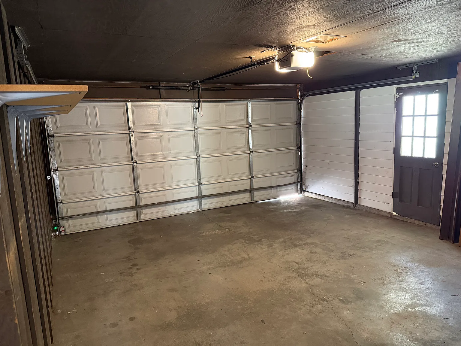 4 bed, 1.5 bath, 2328 sqft, $2,300 — Photo 3