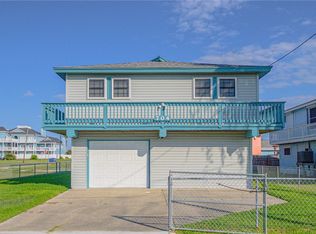 704 S Magnolia St, Rockport, TX 78382