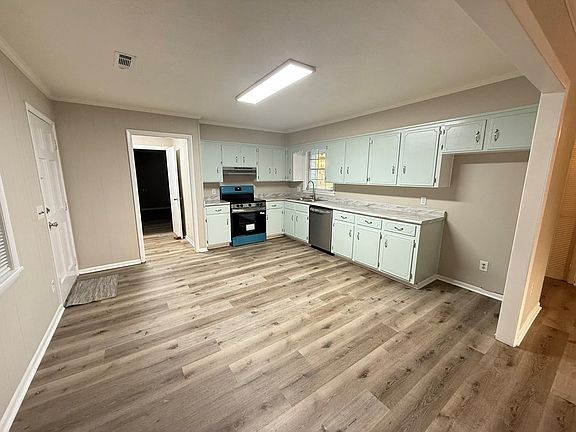 5th image of 102 McSwean Dr