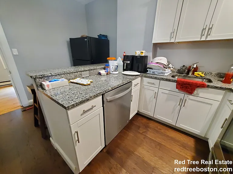 846 Huntington Ave #1 — Photo 3