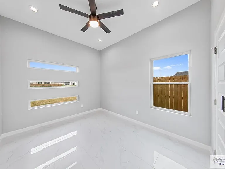 7411 Converse Lk — Photo 18