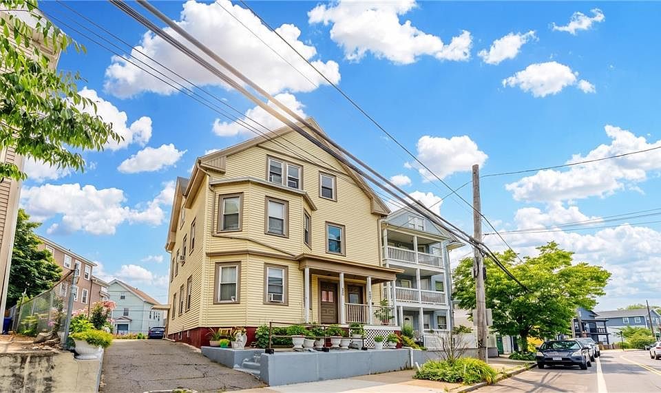 1st image of 264 Douglas Ave