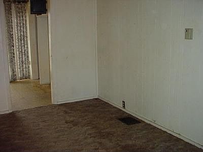 3rd image of 2222 Glen Ct
