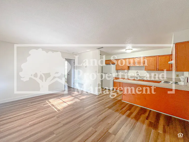 817 W Carole St #11 — Photo 1