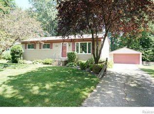 23190 Springbrook Dr, Farmington Hills, MI