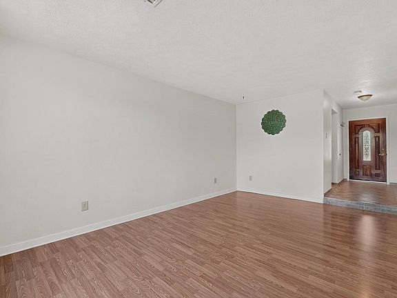 3rd image of 11420 Manitoba Dr NE