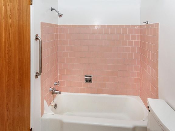 5th image of 225 Alhambra Ave APT 1
