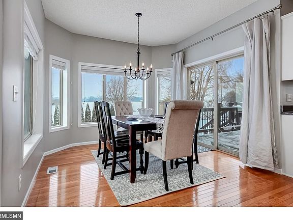4th image of 305 Winkler Ct