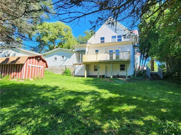 323 E Oak St, North English, IA 52316