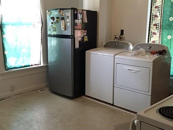 5th image of 836 4th St