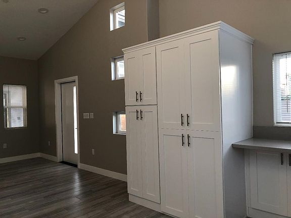 4th image of 9001 Sinclair Ave #B