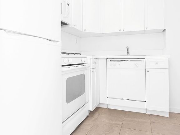 4th image of 2186 5th Ave APT 15L