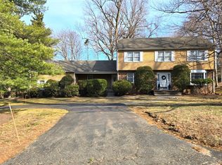 365 Lake St, Upper Saddle River, NJ 07458