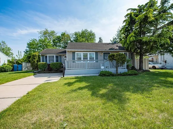 437 51st Street, Lindenhurst, NY 11757