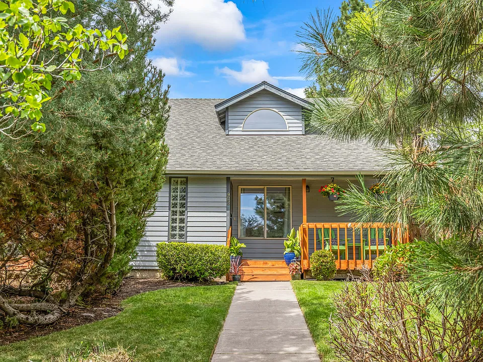902 NW Ogden Ave