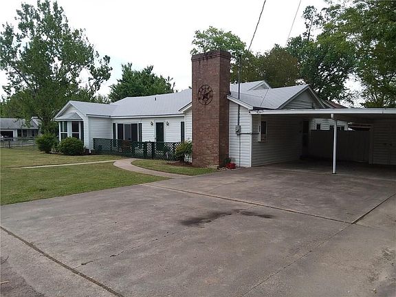 4th image of 506 College St