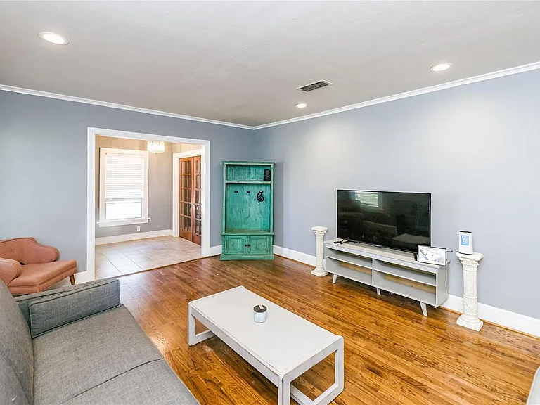 3836 Maryland Ave — Photo 1