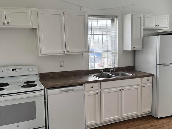3rd image of 809 4th St W