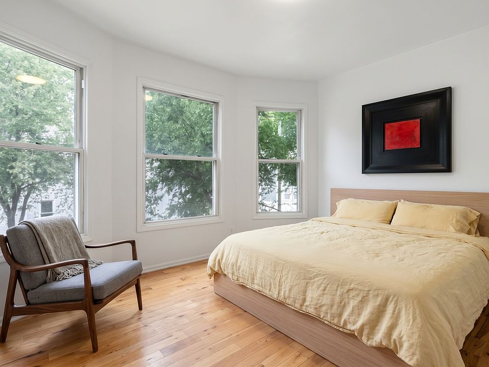 1st image of 923 Elm St APT 2A