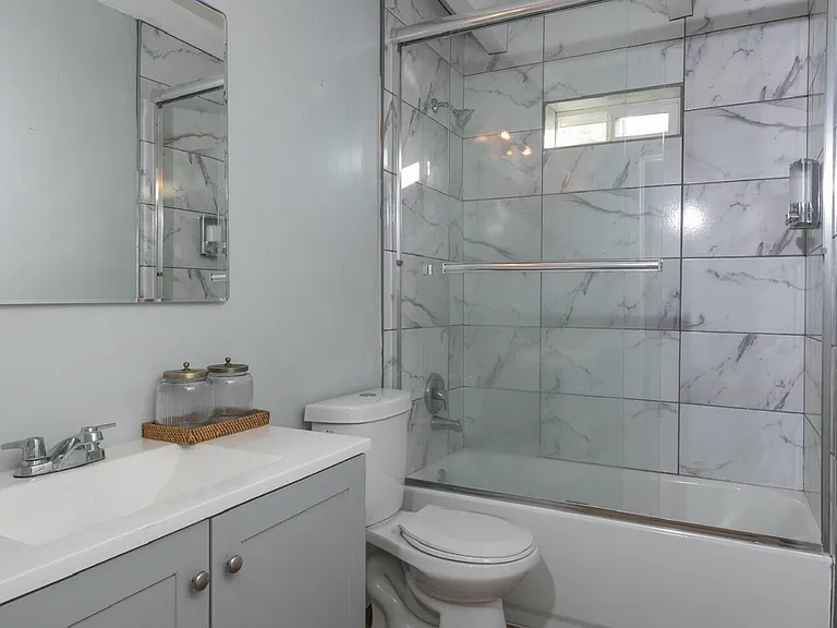 2205 W Cambridge Ave — Photo 9