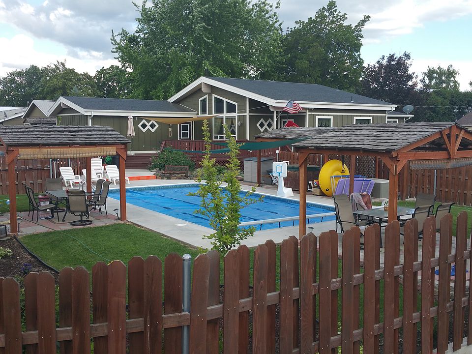 18x36' pool w/ covered patio