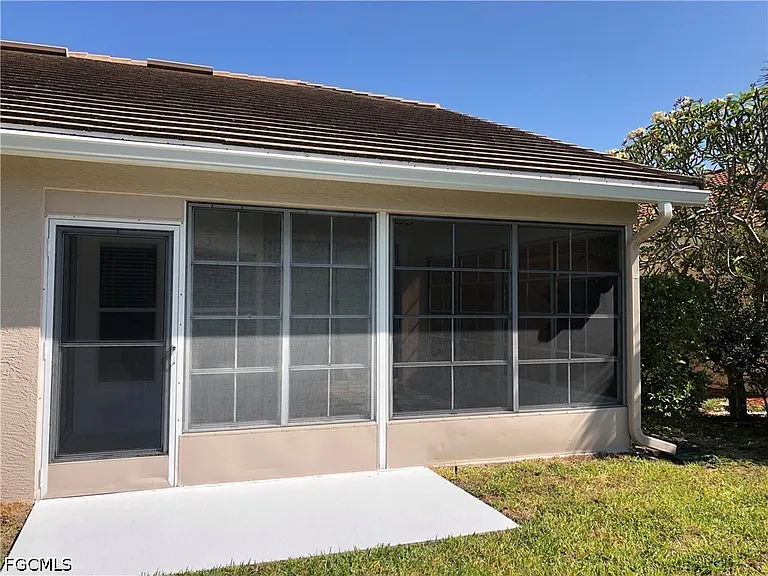 8223 Breton Cir — Photo 16