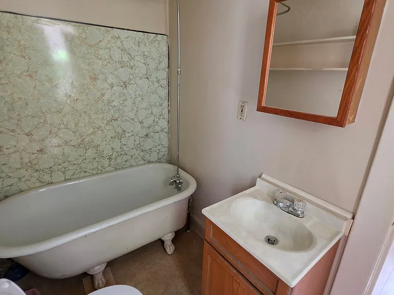 329 E 6th St #1 — Photo 11