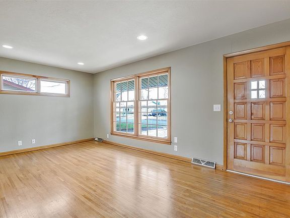 2nd image of 3139 S Saint Paul Ave