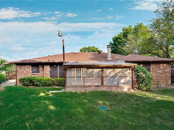 2nd image of 818 N Lisa Ln