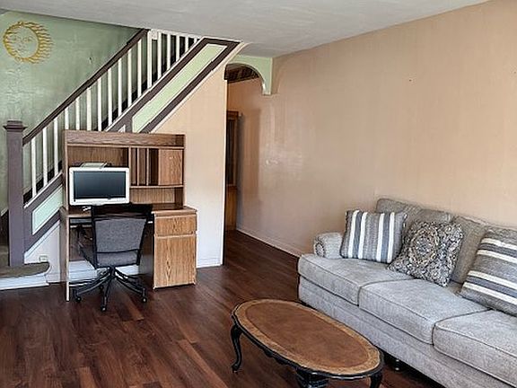 3rd image of 2039 E 72nd St