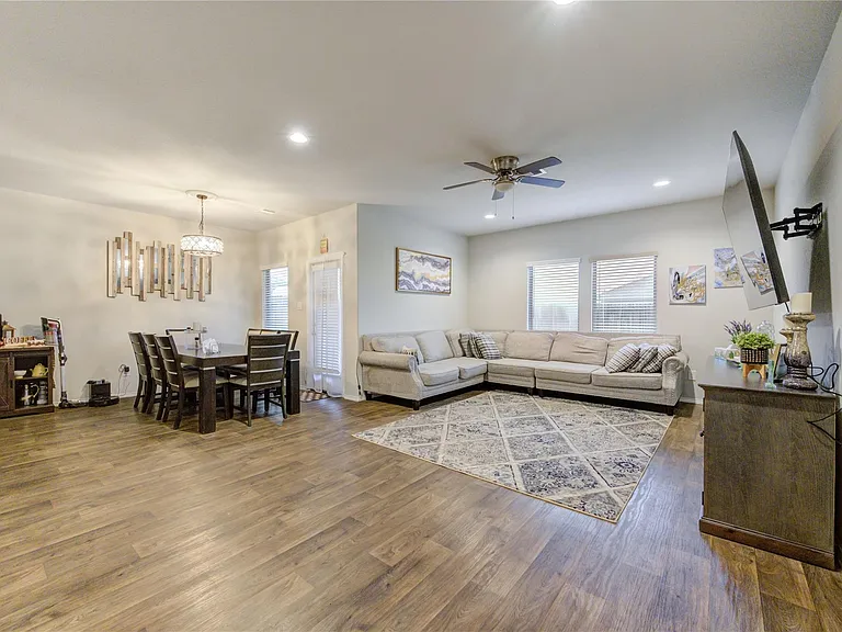 1615 Goose Island Ln — Photo 17