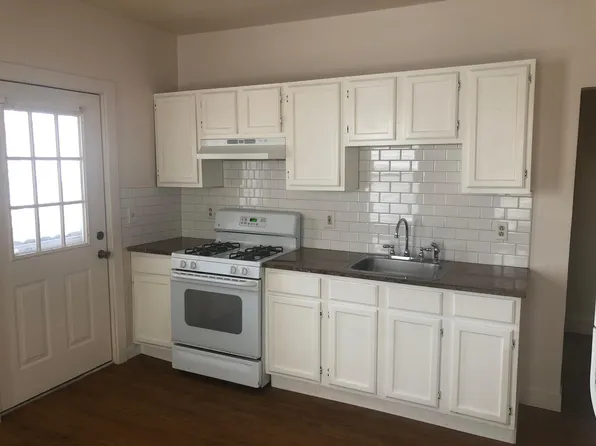 195 Caroline St #1R, Derby, CT 06418