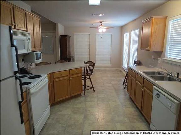 5th image of 16071 Creekround Dr