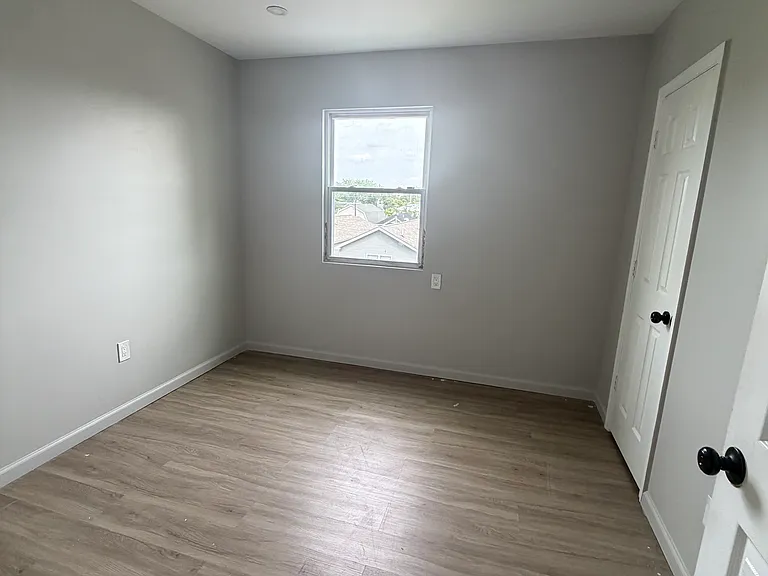 35 N 6th St #3 — Photo 4