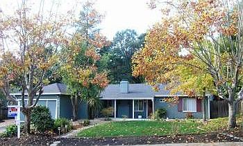 2nd image of 412 Lenox Ct