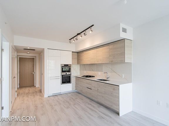 4th image of 2085 Skyline Ct #2603