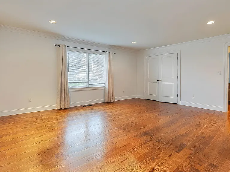 20 Franklin Ave — Photo 11