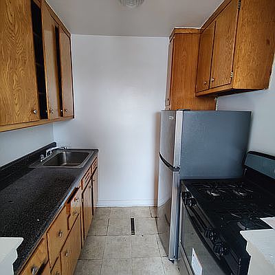 4th image of 2501 Morris Ave #6B
