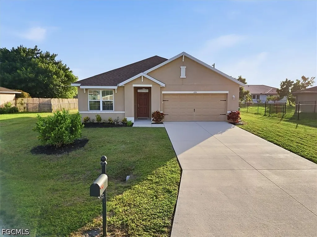 3 bed, 2.0 bath, 1672 sqft, $1,600 — Photo 2