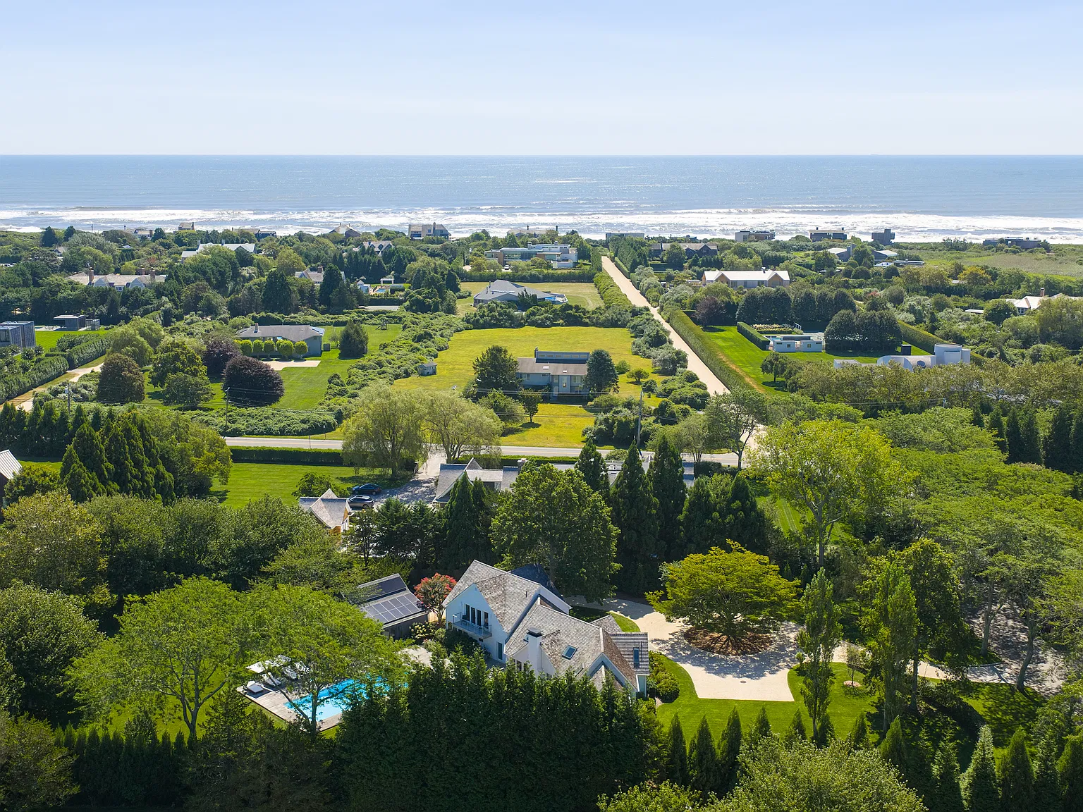 Beautifully Renovated Sagaponack South Near the Ocean — Photo 1